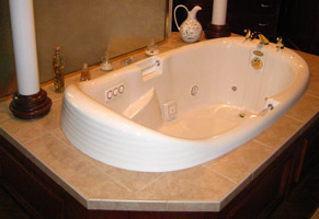 jetted bathtub at Andon Reid